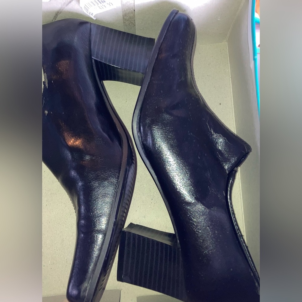 Woman dress shoes
